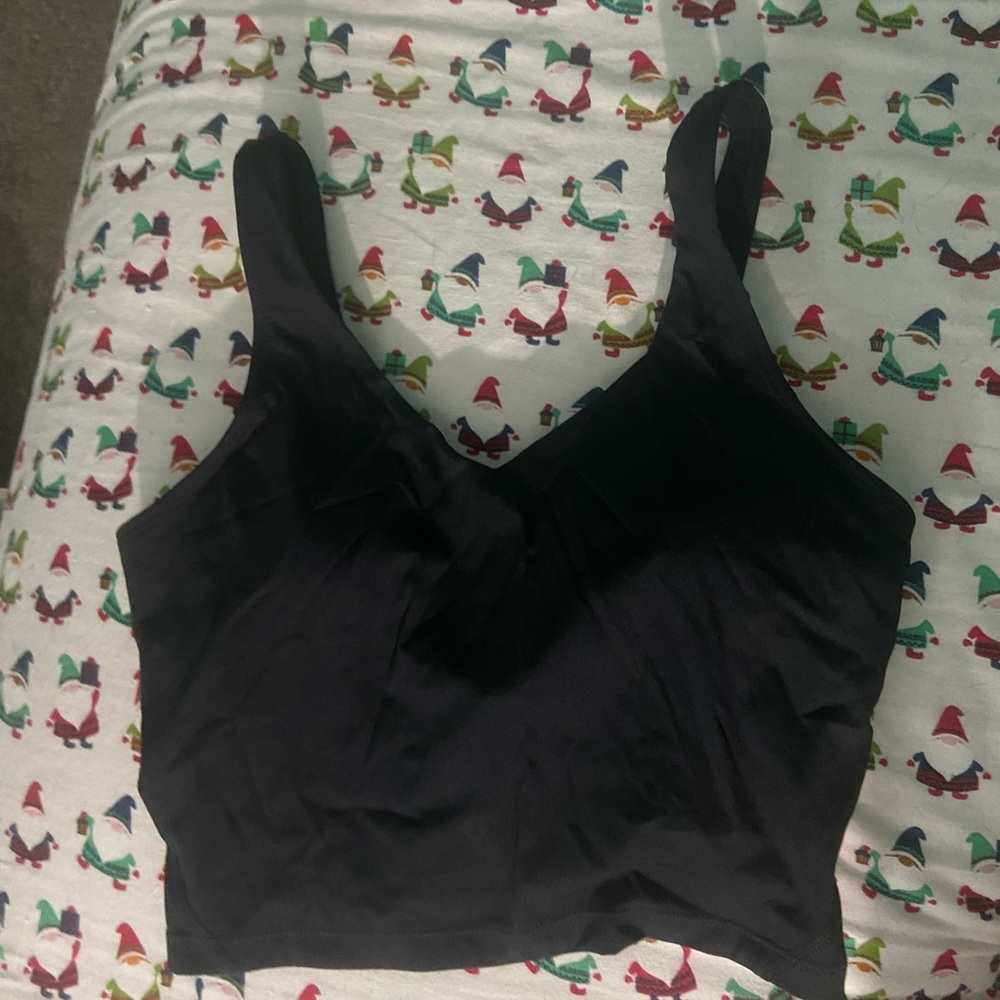 black sports bra crop top